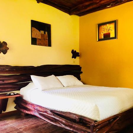 Hosteria Tierra Dorada Yantzaza 外观 照片