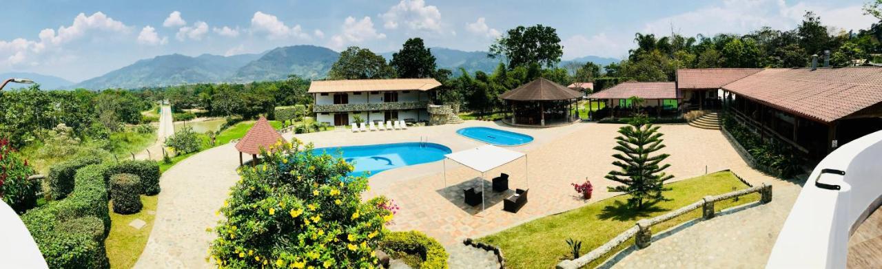 Hosteria Tierra Dorada Yantzaza 外观 照片