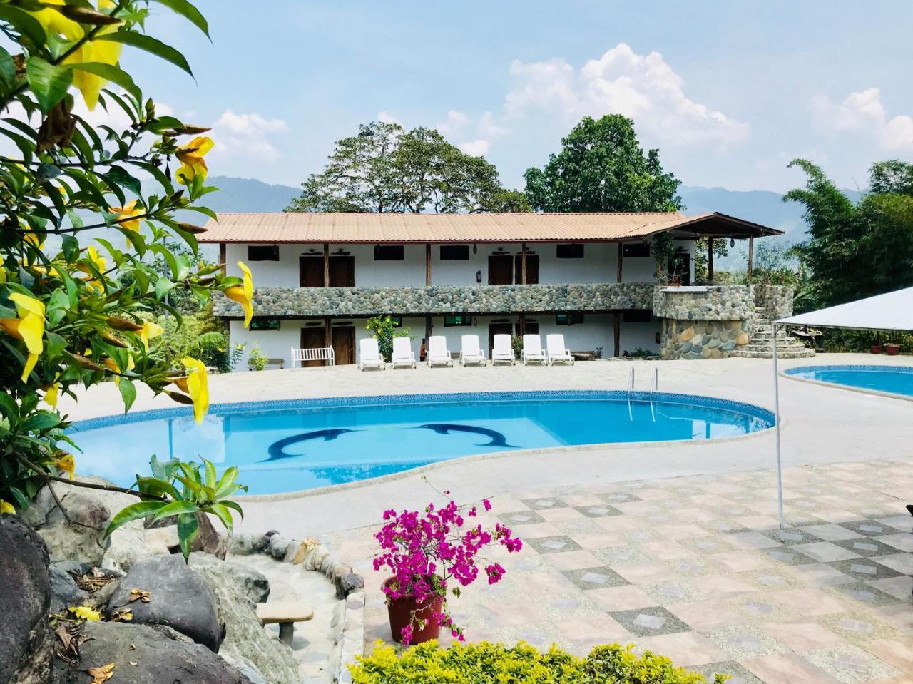 Hosteria Tierra Dorada Yantzaza 外观 照片