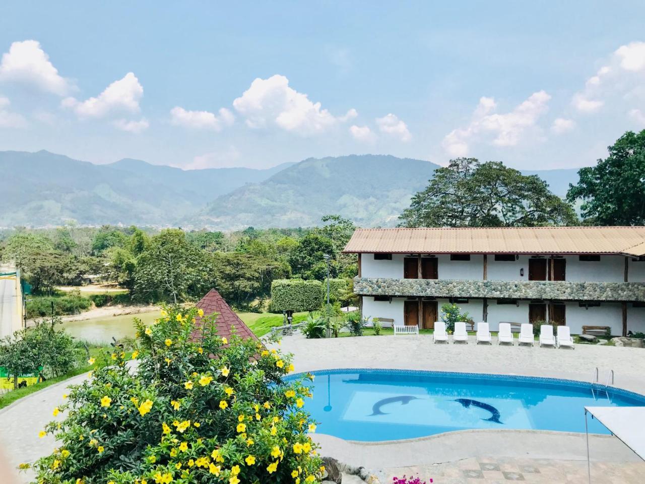 Hosteria Tierra Dorada Yantzaza 外观 照片