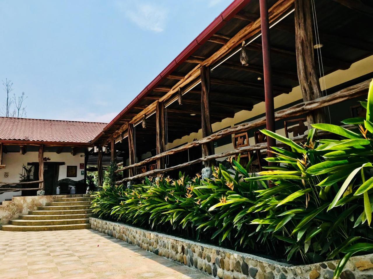 Hosteria Tierra Dorada Yantzaza 外观 照片