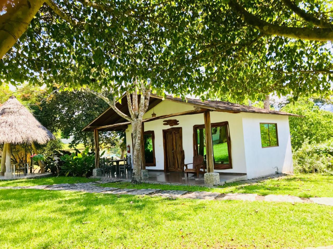 Hosteria Tierra Dorada Yantzaza 外观 照片