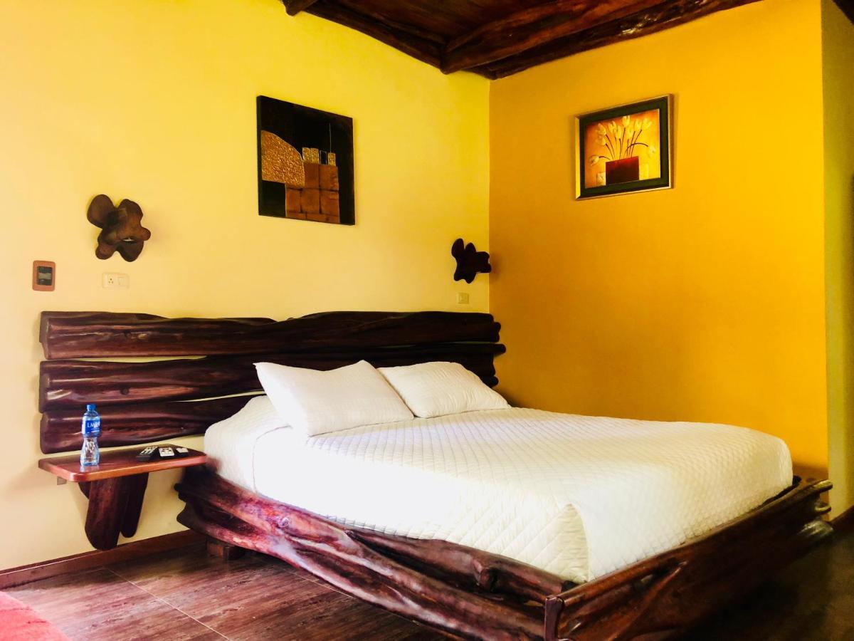 Hosteria Tierra Dorada Yantzaza 外观 照片